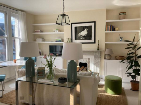 Pretty Putney flat close to the river